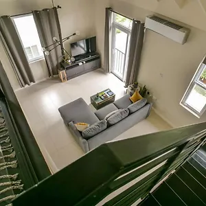 Apartment Choose To Be Happy At Ei8ht! - Super And Penthouse, Kingston